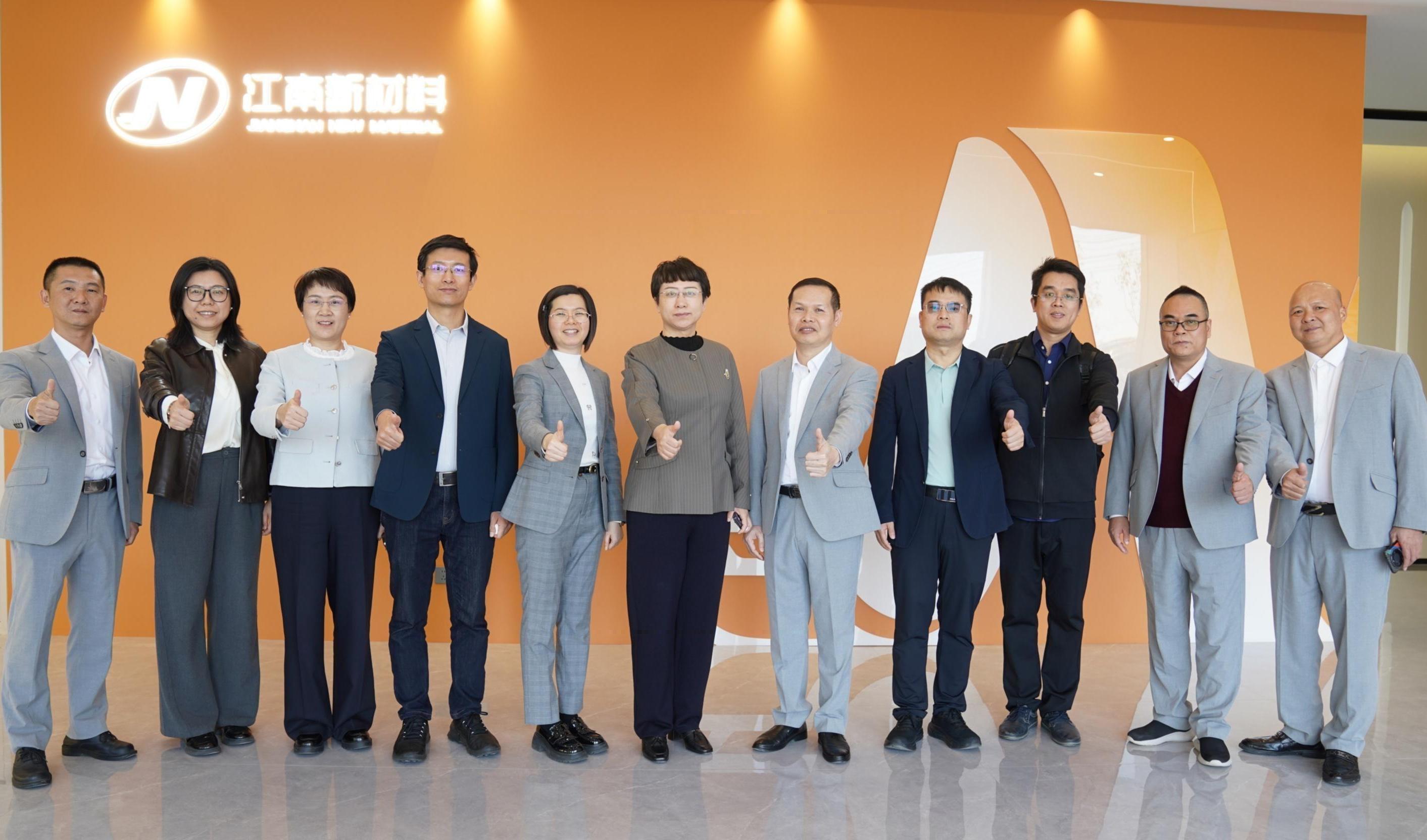 中國(guó)造紙?jiān)簩O波董事長(zhǎng)一行走訪江南紙業(yè)集團(tuán)